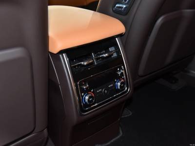 Tank 500 Hi4-T Details (9)